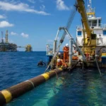 Embarcación especializada trabaja en la reparación de un ducto marino de Pemex frente a Campeche